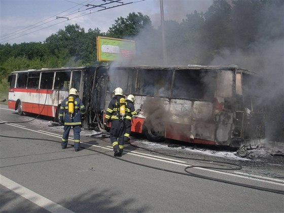 V Brně vzplál při jízdě autobus, který převážel třicet lidí.