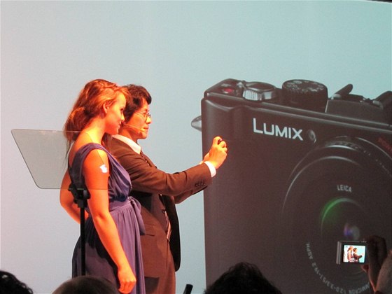 Ichiro Kitao, editel obchodní jednotky digitálních fotoaparát, pedstavuje nové fotoaparáty Lumix