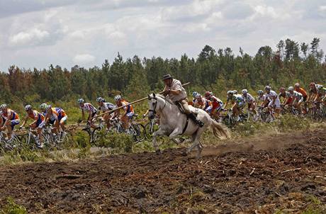 18.etapa Tour de France kolem pelotonu se probhl i k