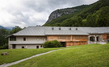 Zbytky cistercinskho kltera d'Aulps u vesnice Saint-Jean-d'Aulps ve Francii.