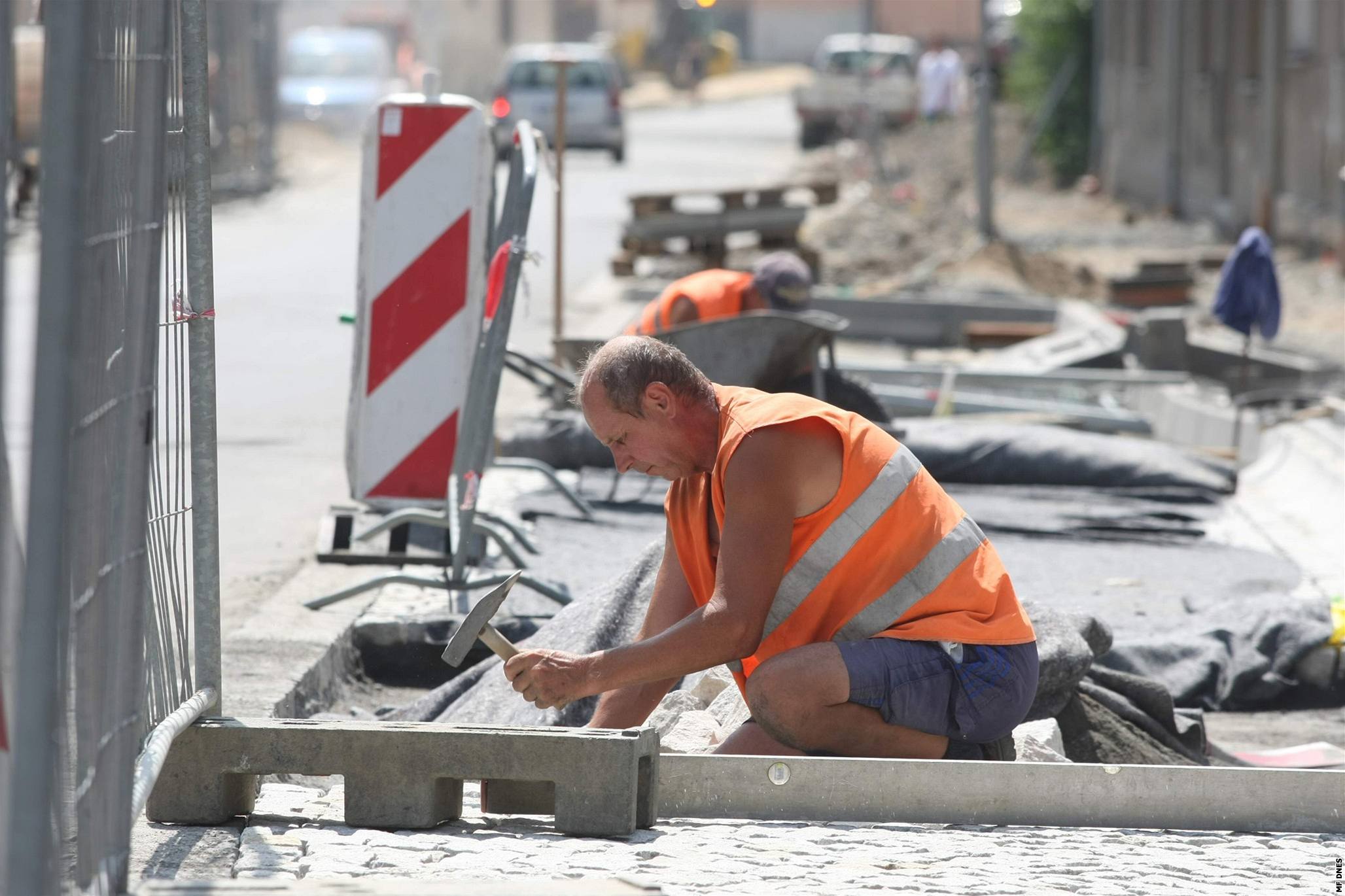 Zam�stnávání v�z�� mimo káznice je obtí�né, mimo jiné kv�li jejich hlídání nebo doprav� do práce. Ilustra�ní foto.