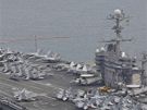 Letadlová lo amerického námonictva USS George Washington v jihokorejském...