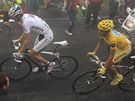 Alberto Contador (vpravo) a Andy Schleck ve stoupání na Tourmalet