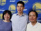 Jeremy Lin se svými rodii jako erstvá posila Golden State Warriors