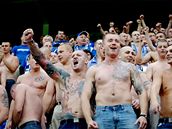 FANDOVÉ LECHU POZNAŇ. Hromotluci z Poznaně mají v Evropě mezi fotbalovými fanoušky špatnou pověst.