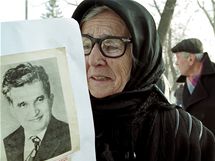 Rumunt vdci exhumovali ostatky komunistickho dikttora Nicolae Ceaueska a jeho eny Eleny.