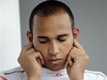 Lewis Hamilton ek pi druhm trninku na GP Nmecka na opravu svho vozu