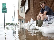 V Iow se prothla pehrada a zaplavila stovky dom (25. ervence 2010)