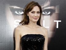 Angelina Jolie na premie filmu Salt