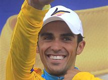 Alberto Contador ve žlutém dresu