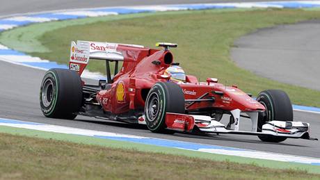 Fernando Alonso pi druhém tréninku na GP Nmecka