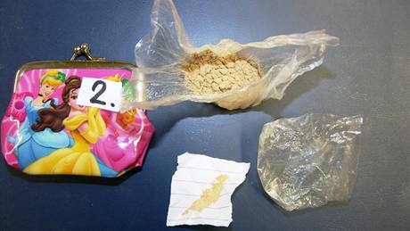 Zadr�ený heroin z ubytovny na Vlhké ulici v Brn� (28. �ervence)