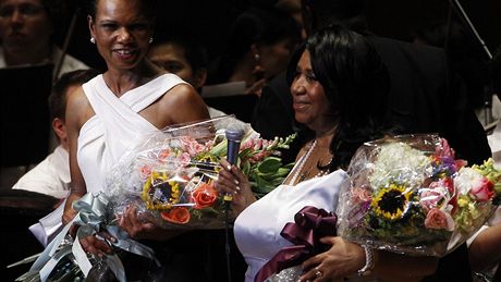 Condoleezza Riceová (vlevo) doprovodila na piano soulovou legendu Arethu Franklin (27. �ervence 2010)