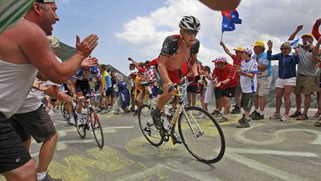 Legendární Lance Armstrong byl hvzdou 16. etapy Tour de France. Od startu do cíle byl v úniku.