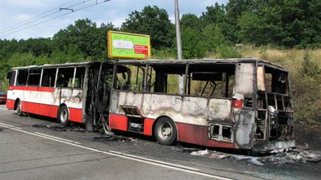 V Brn vzplál pi jízd autobus, který peváel ticet lidí.