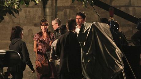 Carla Bruniová-Sarkozyová při natáčení filmu Woodyho Allena Midnight in Paris