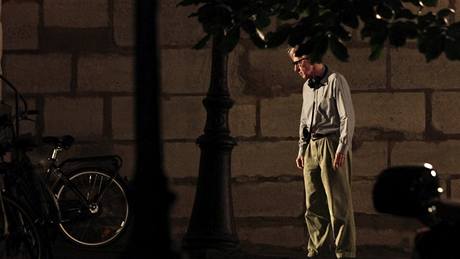 Carla Bruni-Sarkozyová na natáení filmu Woodyho Allena Midnight in Paris