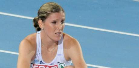 Zklamaná Zuzana Hejnová v cíli závodu na 400 m pekáek.