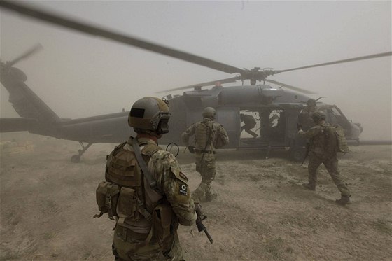 Amerití vojentí záchranái z 58. záchranné eskadry nedaleko Kandaháru