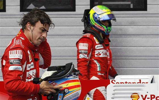Fernando Alonso (vlevo) a Felipe Massa bhem Velké ceny Maarska