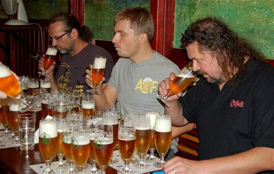 Soutěž pivních expertů o nejlepší české nealkoholické pivo vyhrála značka Bernard.