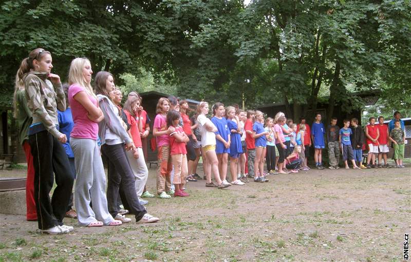 Ministerstvo kolství kontroluje dtský tábor. (Mlýnky u Stránice, 27.7. 2010)