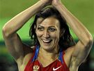 Ruska Natalia Anuchová si uívá chvíle radosti po vítzství v závod na 400 m pekáek.