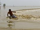 Silné monzuny pinesly do Pákistánu smrtící záplavy