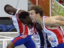 Francouzsk sprinter Christophe Lemaitre (vpravo) a jeho tsn vtzstv ve finle zvodu na 200 metr na ME. O setinu porazil Brita Malcolma (uprosted)