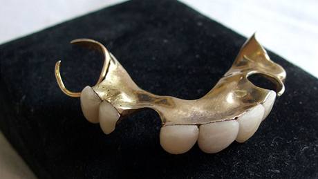 Zubní protéza Winstona Churchilla