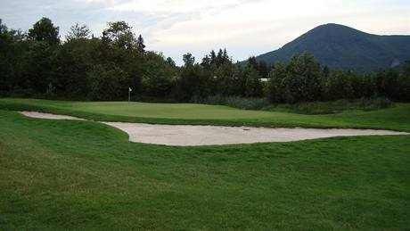 Golfové h�i�t� Old Course v �eladné, jamka �. 2.