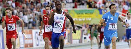 FINIMAN. Francouzsk sprinter Martial Mbandjock dovedl tafetu ke zlatu na atletickm ME. 