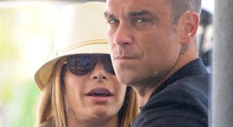 Robbie Williams se oenil s Aydou Fieldovou