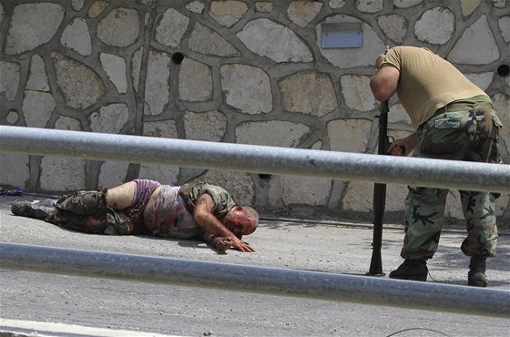 Pi pestelce na libanonsko-izraelské hranici zahynulo nejmén est lidí.
