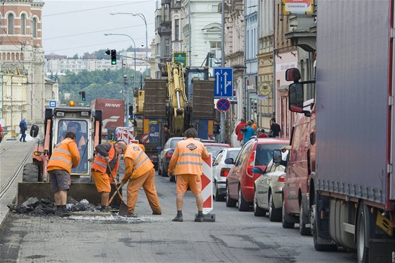 Oprava Klatovské tídy v Plzni komplikuje dopravu v centru