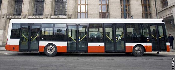 Kloubovým autobusm praská konstrukce. Bné jsou v poádku. Ilustraní foto.