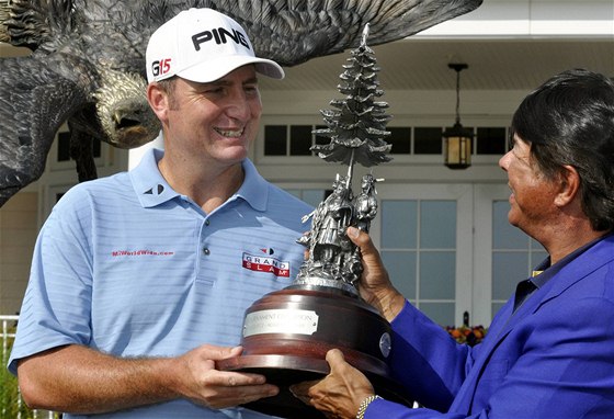 Bill Lunde, vítz Turning Stone Resort Championship 2010.