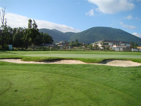 Golfové hit Old Course v eladné, jamka . 13.