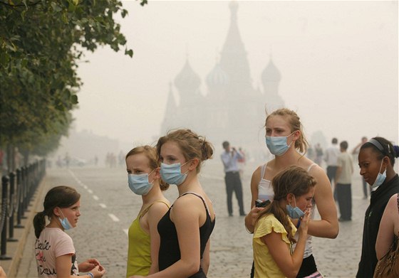 Rusko stále trápí rozsáhlé poáry, Mosvka je zahalená ve smogu