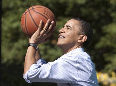basketbalov fanouek Barack Obama stl na ko na zahrad Blho domu