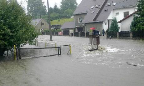 Spou po niiv povodni v severoesk Chrastav. Fotografie poskytla modelka Kateina Konvalinka Prov.