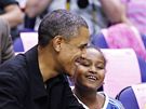 Barack Obama se svojí dcerou na utkání WNBA v hale Washingtonu Mystics