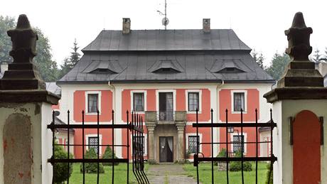 Záme�ek Karl�tejn nedaleko Svratouchu le�í p�esn� na evropském rozvodí.