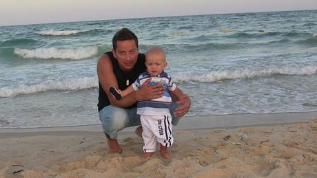 Petr Bende se synem Matyasem na dovolené v Tunisku
