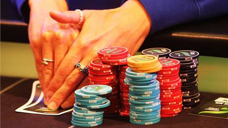 Na zaátku turnaje Unibet Open Prague 2010 obdrel kadý z hrá etony zhruba za 50 tisíc korun.