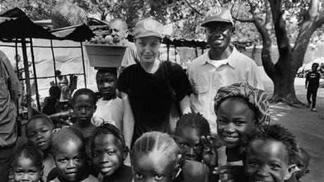 Angelina Jolie pod africkým sluncem aneb objekt fotografky Liby Taylor.