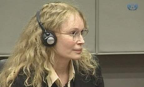 Americk hereka Mia Farrowov u haagskho soudu (srpen 2010)