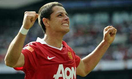 DAL ROONEY? Javier Hrnandez pezdvan Chicharito je pro United velkm pslibem.