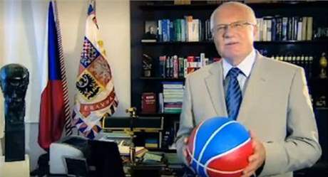 Prezident republiky Václav Klaus ve spotu, který propaguje svtový ampionát basketbalistek