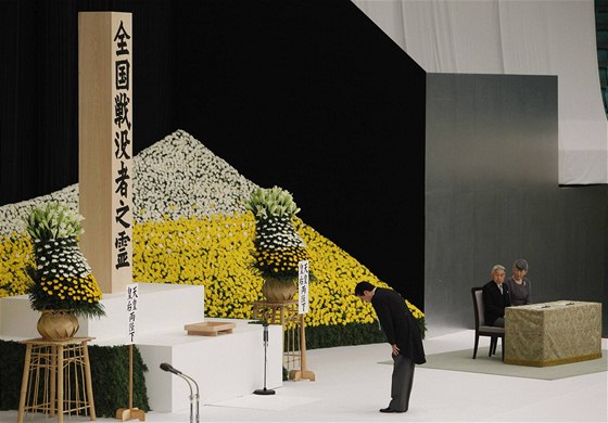 Japonský premiér Noto Kan uctil uctil obti II. svtové války pi píleitosti 65. výroí konce války v Pacifiku